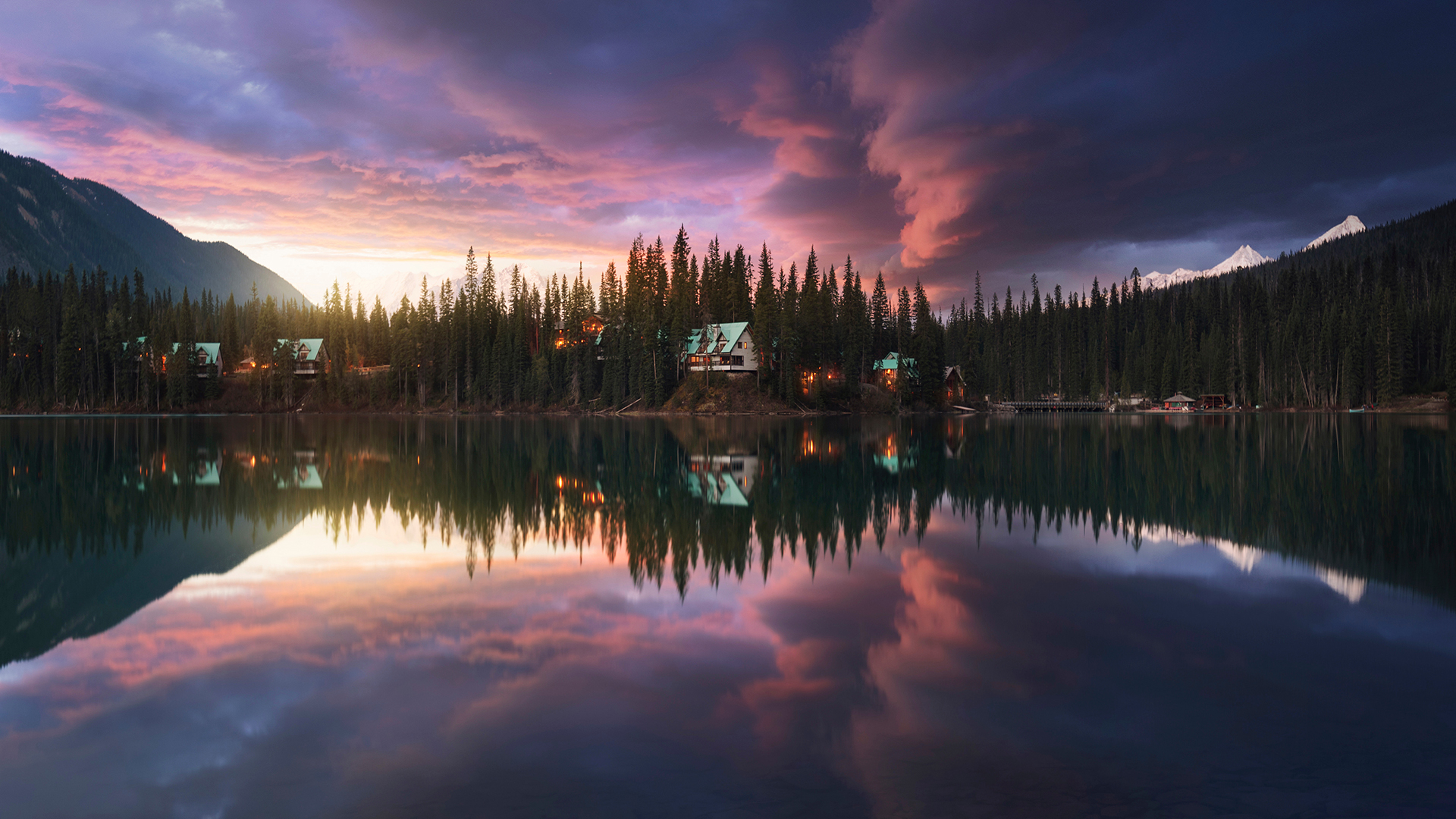 Emerald Lake, Yoho National Park, B.C. (© Cavan Images/Offset)(Bing Canada)