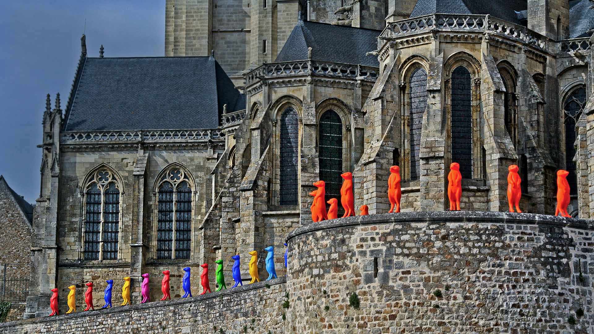 Cracking Art installation at Le Mans Cathedral in 2015, Le Mans, France (© Michel GILE/Gamma-Rapho via Getty Images)(Bing United Kingdom)