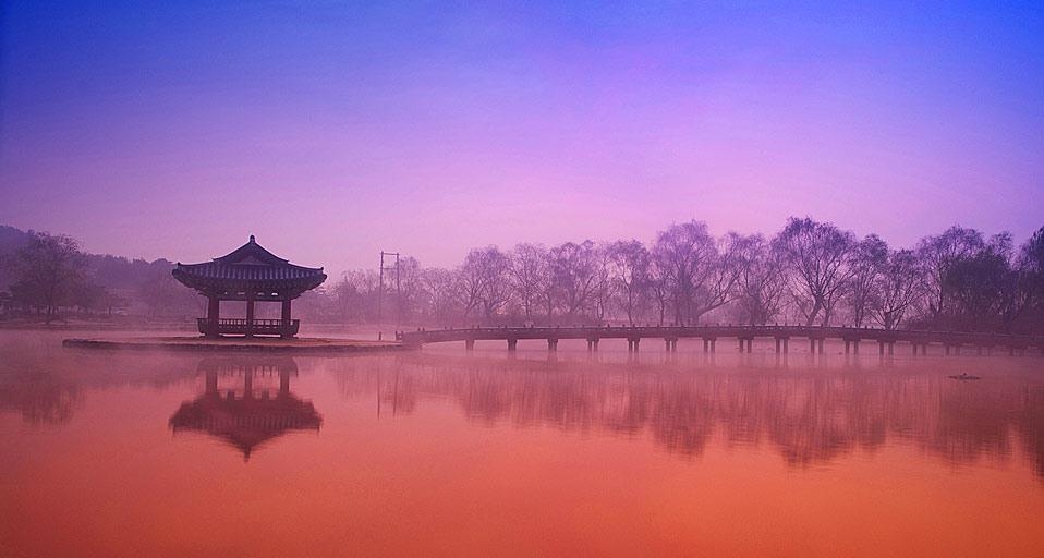 湖上小亭 (© JongBeom Kim/TongRo Image Stock/Corbis) &copy; (Bing China)