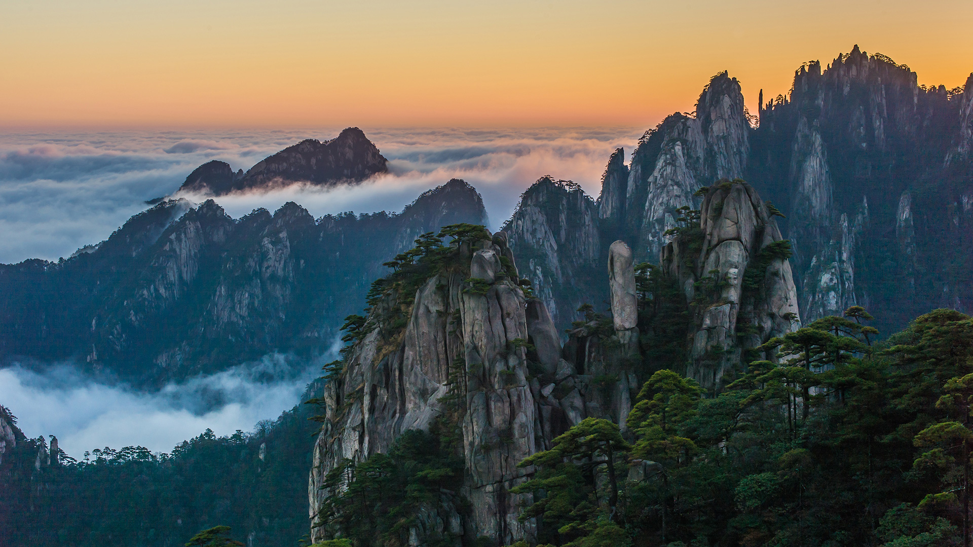 黄山的日出，中国 (© zhouyousifang/Getty Images)(Bing China)