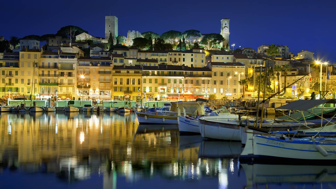 ｢ル・シュケ地区｣フランス, カンヌ (© Sylvain Sonnet/Getty Images)(Bing Japan)
