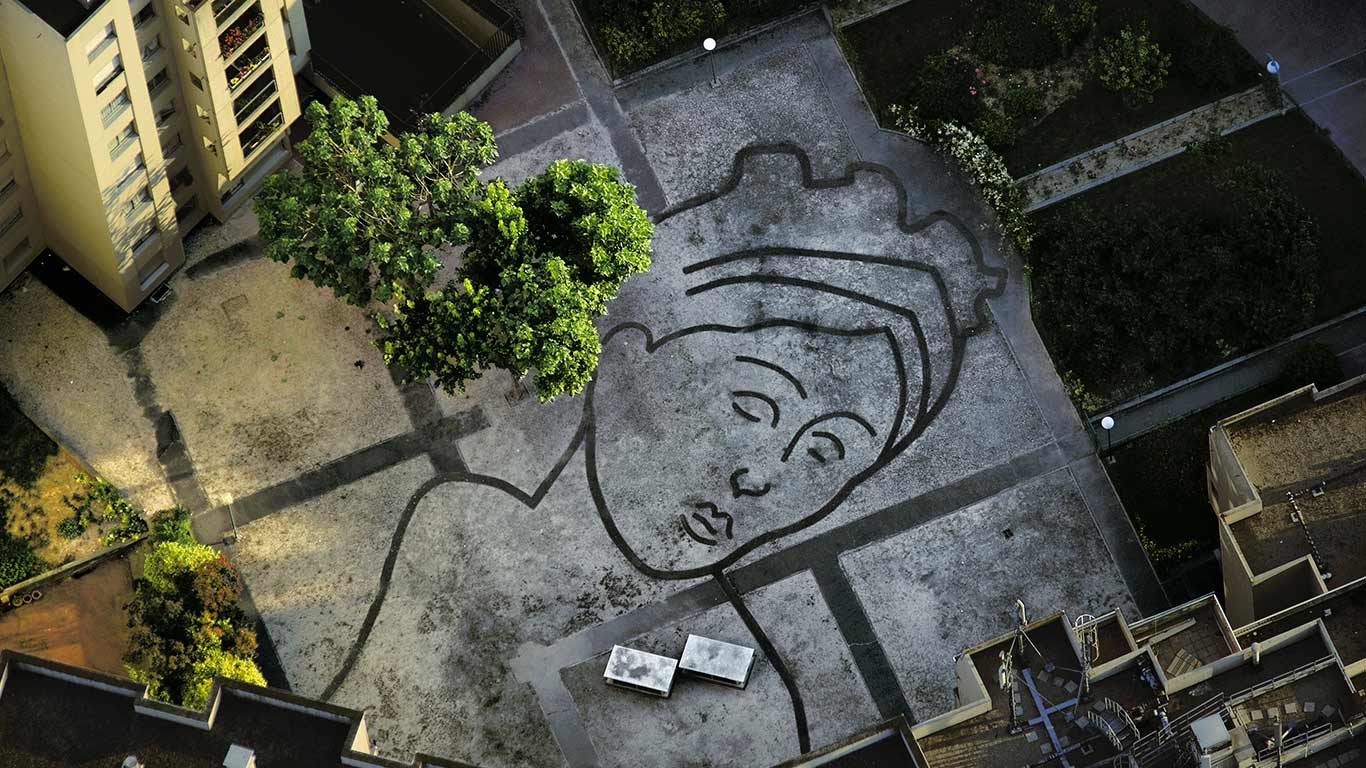La cour d’un immeuble près du square Jean Cocteau, XVe arrondissement de Paris (© Yann Arthus-Betrand/Getty Images)(Bing France)