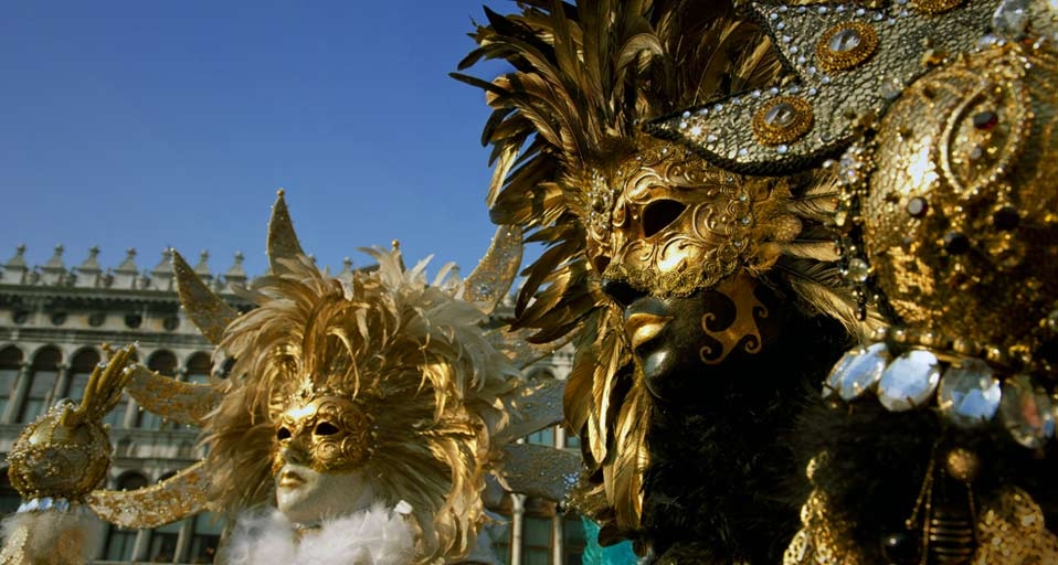 Two people wearing Carnival masks in Venice, Italy – Matthias Tunger/age fotostock &copy; (Bing United Kingdom)