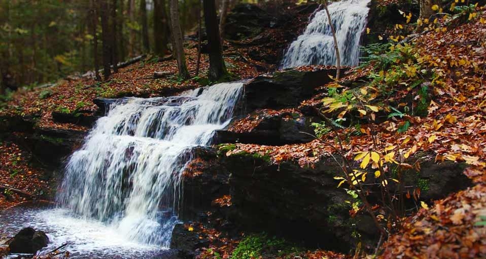 Gunn Brook Falls in the Pioneer Valley region of Massachusetts, U.S.A. (© Denis Tangney Jr./Getty Images) &copy; (Bing Canada)
