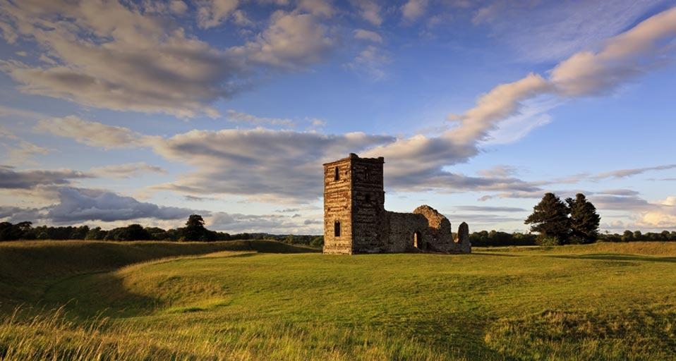 Knowlton Church and earthworks, Dorset, England (© Mark Bauer/Loop Images) &copy; (Bing United Kingdom)