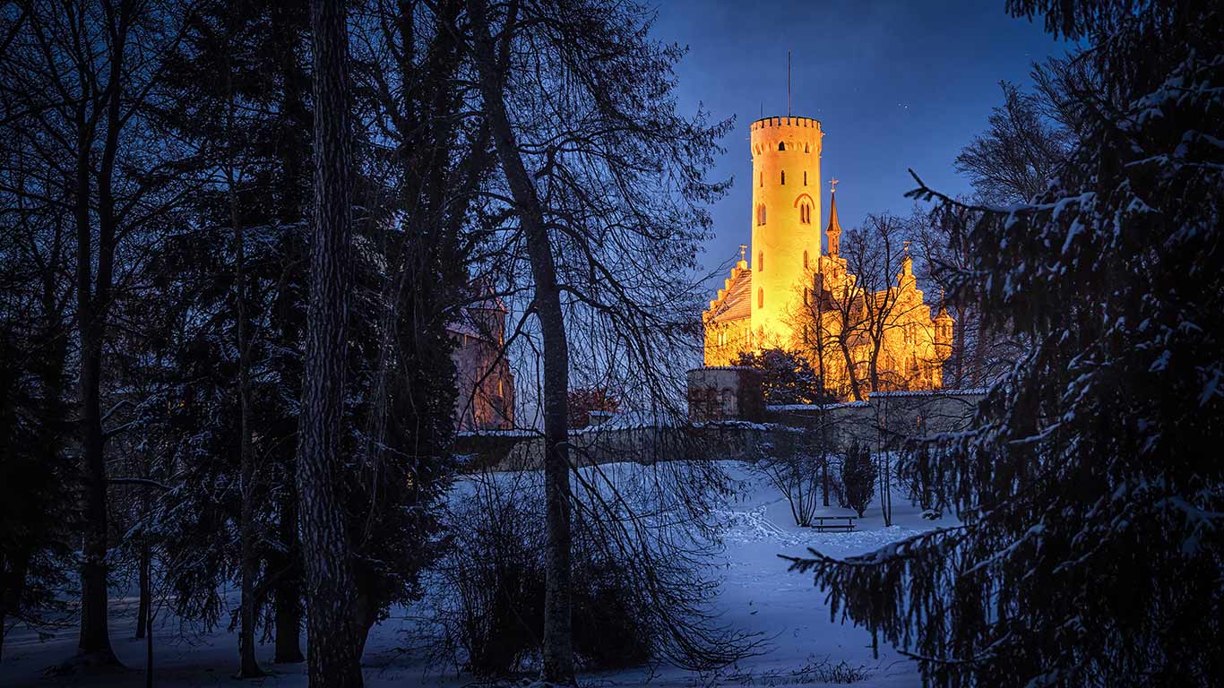 Schloss Lichtenstein, Landkreis Reutlingen, Baden-Württemberg, Deutschland (© Carsten Schlipf/Shutterstock)(Bing Deutschland)