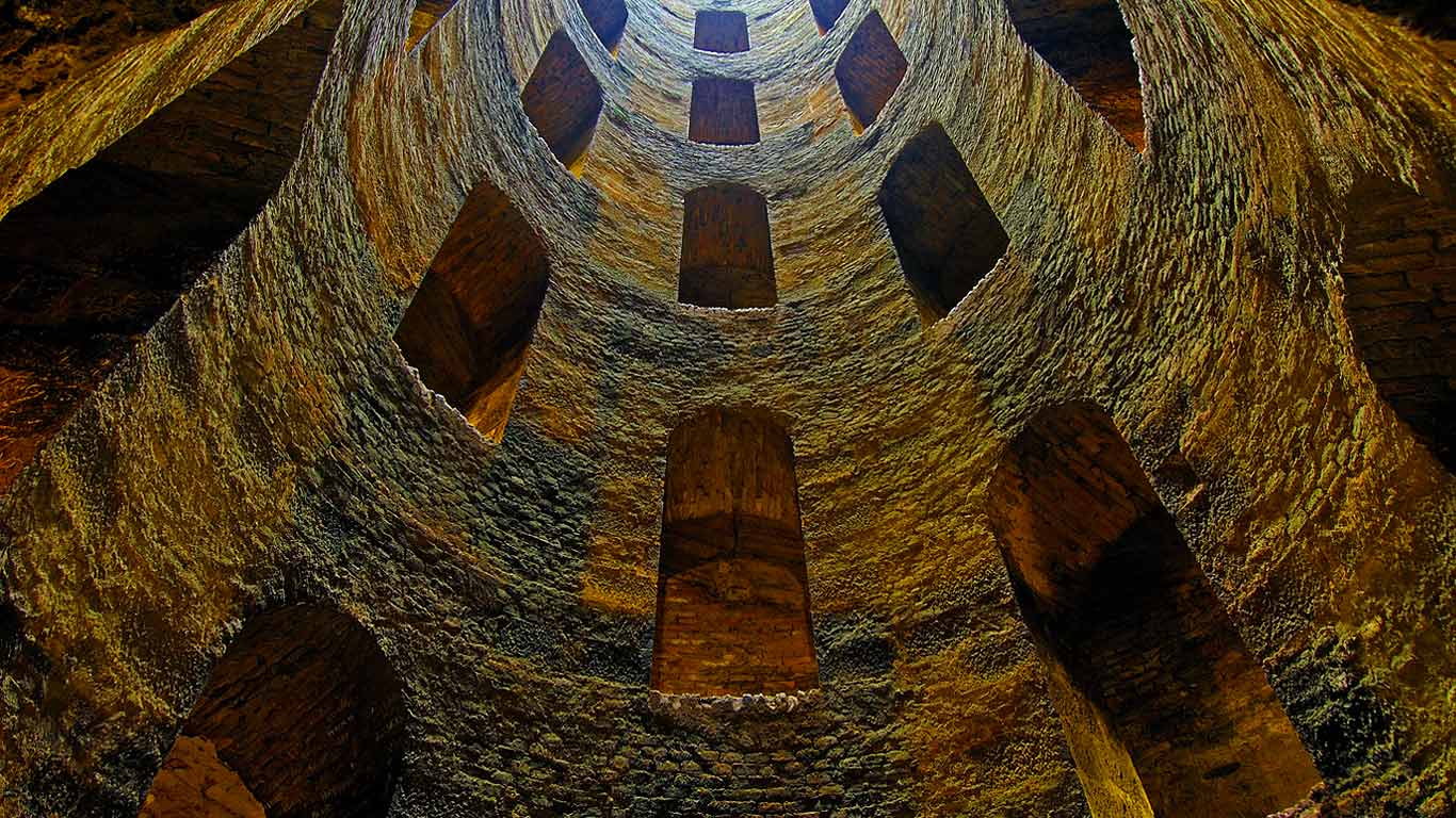 Saint Patrick’s Well, Orvieto, Italy (© José Antonio Moreno/age fotostock)(Bing United Kingdom)