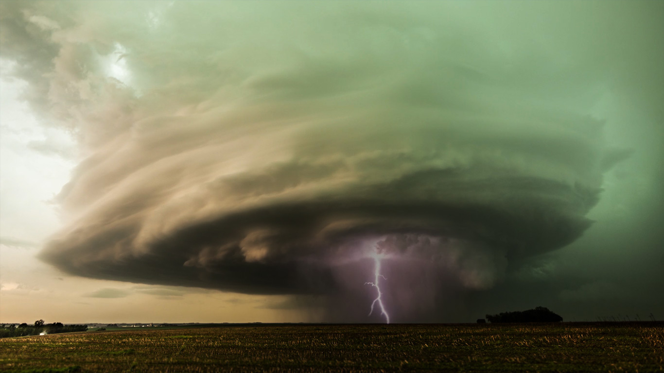 Supercell storm over West Point, Nebraska, USA (© Mammoth HD)(Bing United Kingdom)