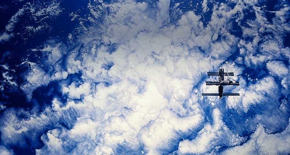 International Space Station over the Pacific Ocean (© StockTrek/White/Photolibrary) &copy; (Bing United Kingdom)