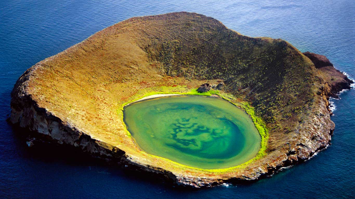 Volcanic crater off Santiago Island, Galápagos Islands (© Frans Lanting/Corbis)(Bing United Kingdom)