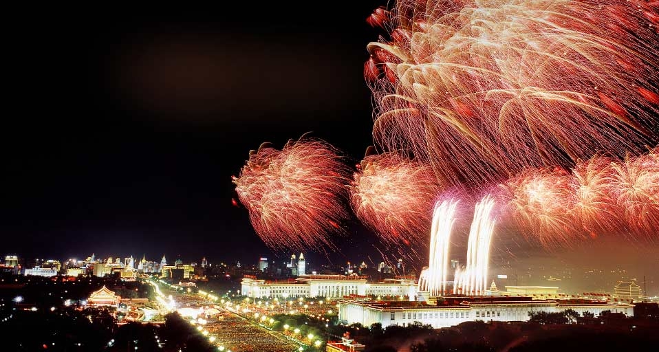 天安门广场上的焰火 (© View Stock/Photolibrary) &copy; (Bing China)