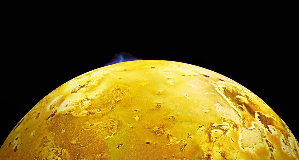 Vulkanischer Nebel über dem Jupiter-Mond Io – Michael Benson/Corbis &copy; (Bing Germany)