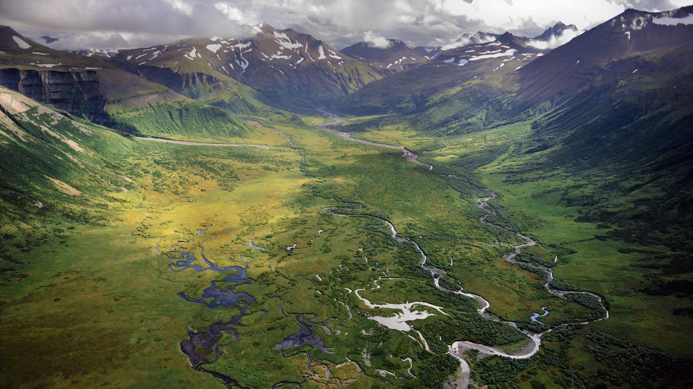 ｢アラスカ半島国立野生生物保護区｣アメリカ, アラスカ (© Steven Besserman/Corbis)(Bing Japan)