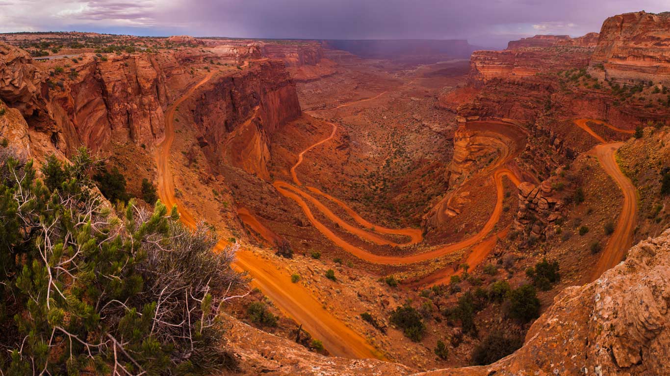 White Rim Road seen from Island in the Sky in Canyonlands National Park, Utah (© Alexander Messenger/Tandem Stills + Motion)(Bing United Kingdom)