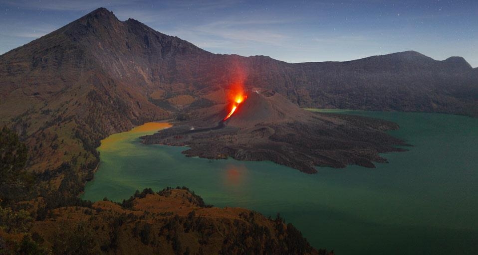 Mount Rinjani, Lombok, Indonesia (© Martin Rietze/Corbis) &copy; (Bing United Kingdom)