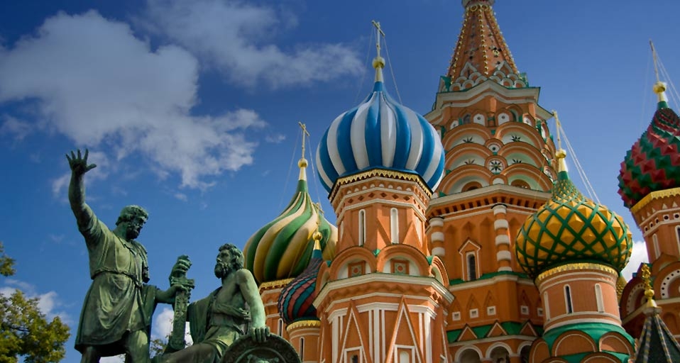 Basilius-Kathedrale und das bronzene Minin-und-Poscharski-Denkmal auf dem Roten Platz, Moskau, Russland – Cindy Miller Hopkins/DanitaDelimont.com &copy; (Bing Germany)