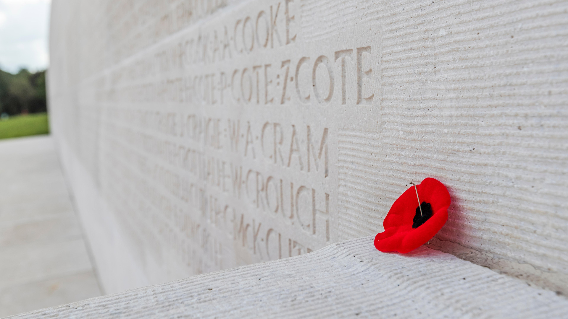 Battle site encompassing Commonwealth graves, historical remains and a memorial and interpretation centre at Vimy Ridge, France (© David Broadbent/Alamy Stock Photo)(Bing Canada)