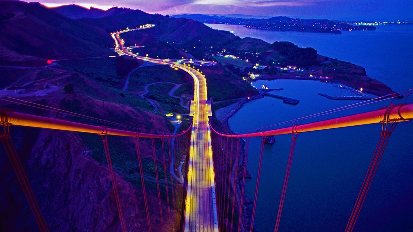 Golden Gate Bridge connecting to Marin County, California (© George Steinmetz/Corbis)(Bing United Kingdom)
