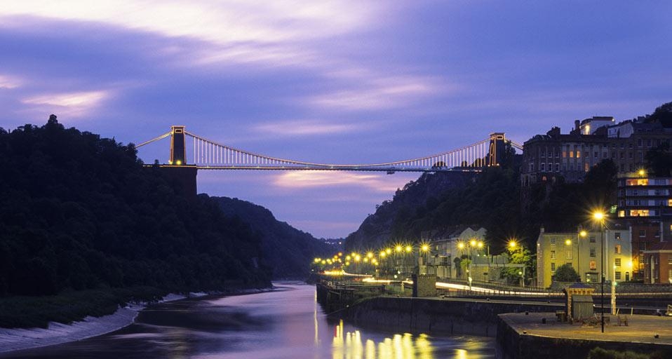 Clifton Suspension Bridge, Avon, Bristol, England (© H & D Zielske/AGE Fotostock) &copy; (Bing United Kingdom)
