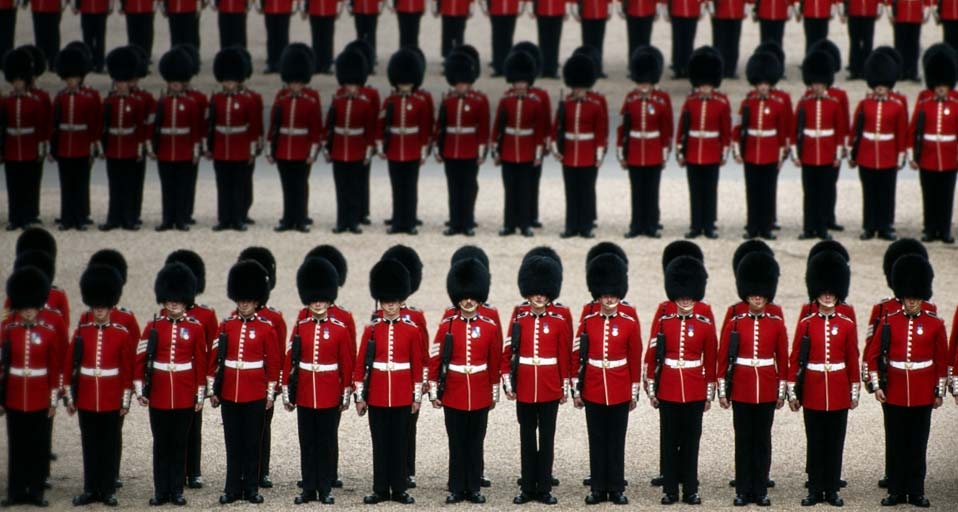 Buckingham palace guards in line in london --  Tom Owen Edmunds/Getty Images &copy; (Bing United Kingdom)
