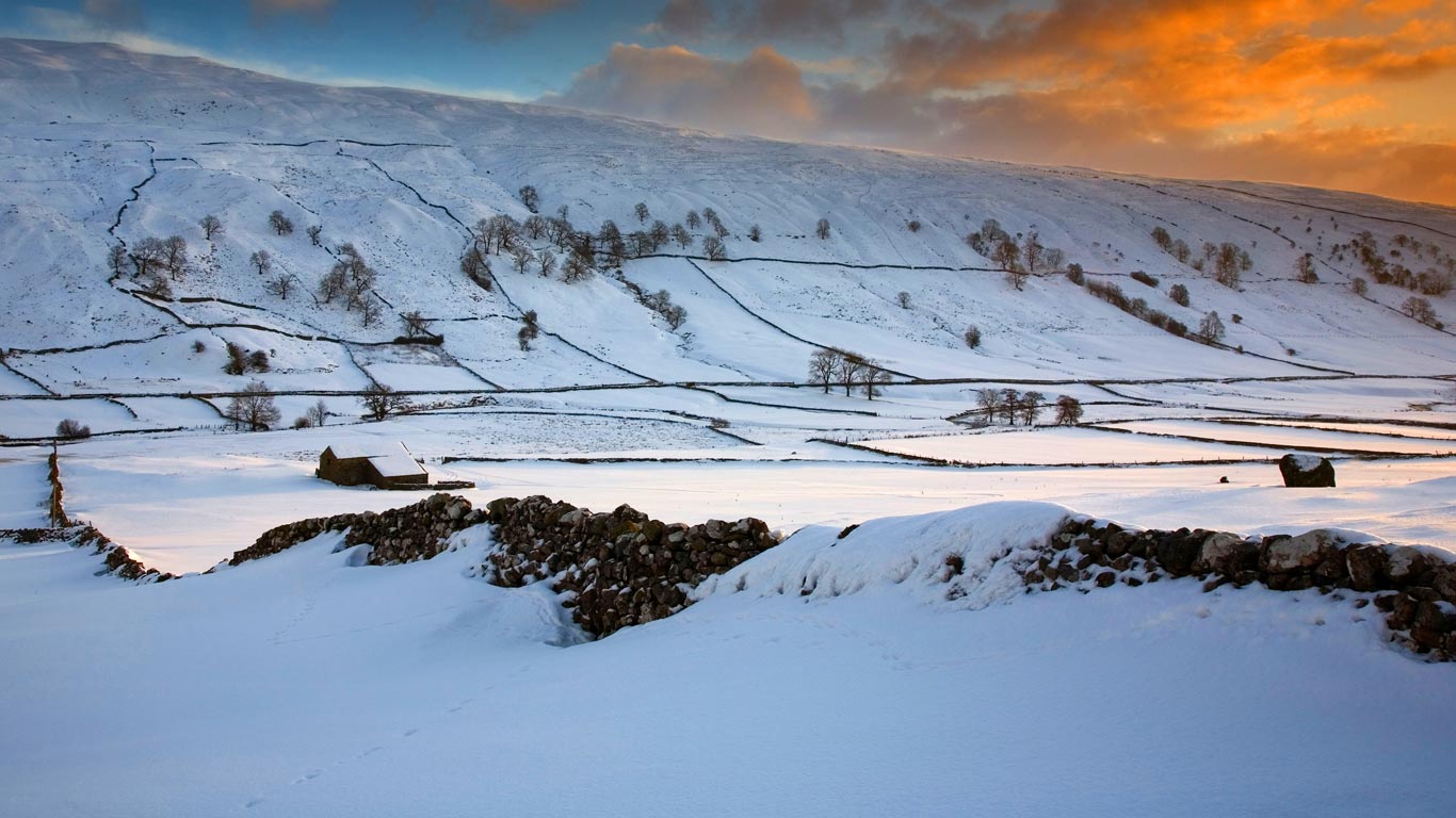 Dry stone walls and stone barn at Littondale, Yorkshire Dales, North Yorkshire, England (© David Speight/Alamy)(Bing United Kingdom)
