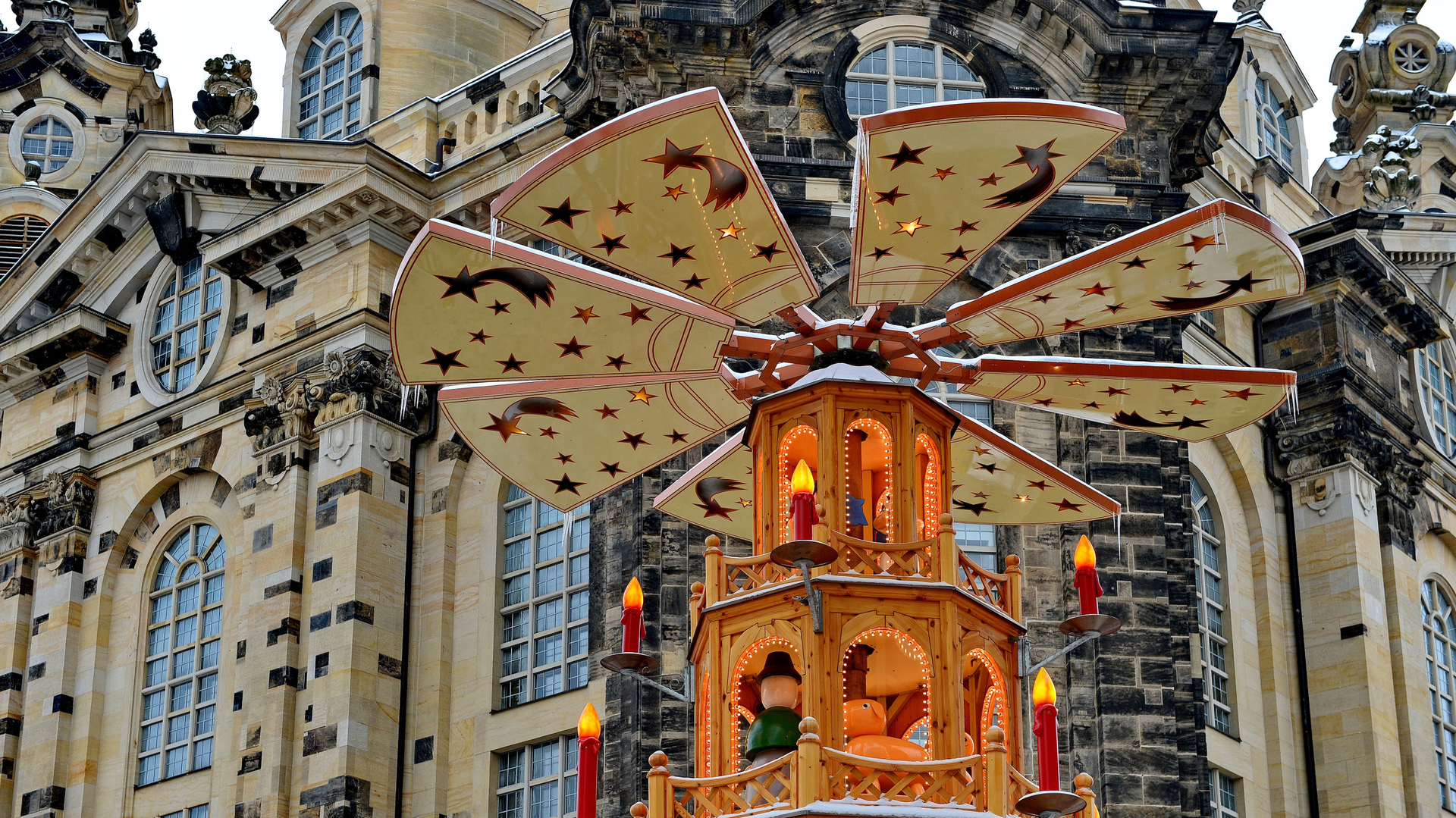 Weihnachtsmarkt an der Frauenkirche, Dresden, Sachsen (© Rüdiger Hess/geo-select FotoArt)(Bing Deutschland)