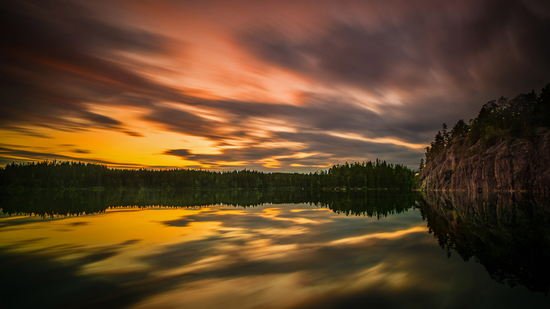Midsummer light captured at a lake near the city of Örebro, Sweden (© Anders Jorulf/Getty Images)(Bing Canada)