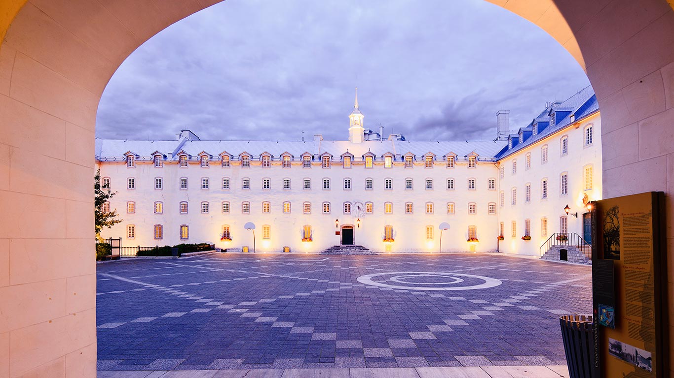 Petit Séminaire de Quebec, Inner Court. Quebec (© Yves Marcoux/Design Pics/Getty Images)(Bing Canada)