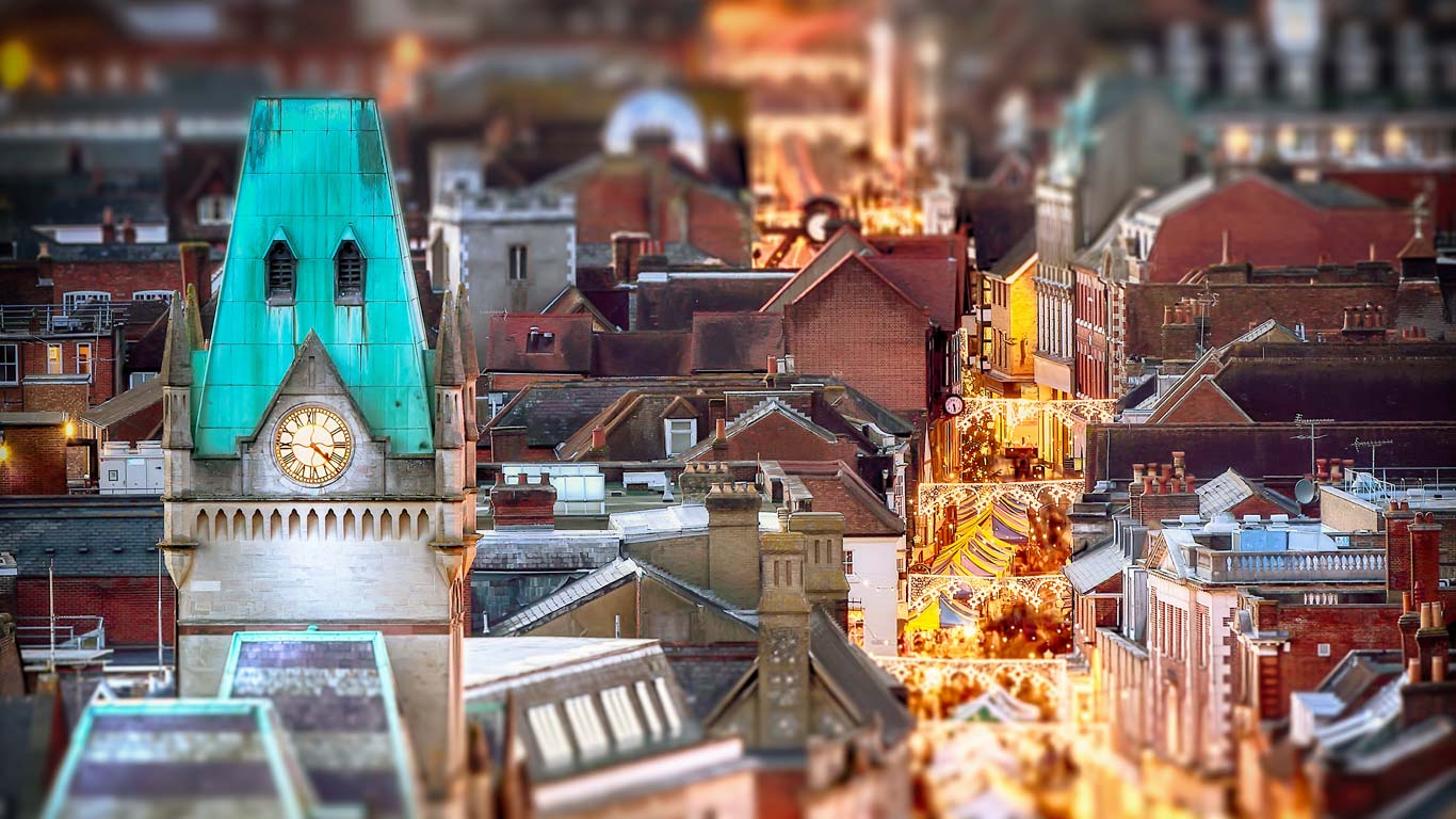 Night-time view of market stalls in Winchester, Hampshire (© mreco/Adobe)(Bing United Kingdom)