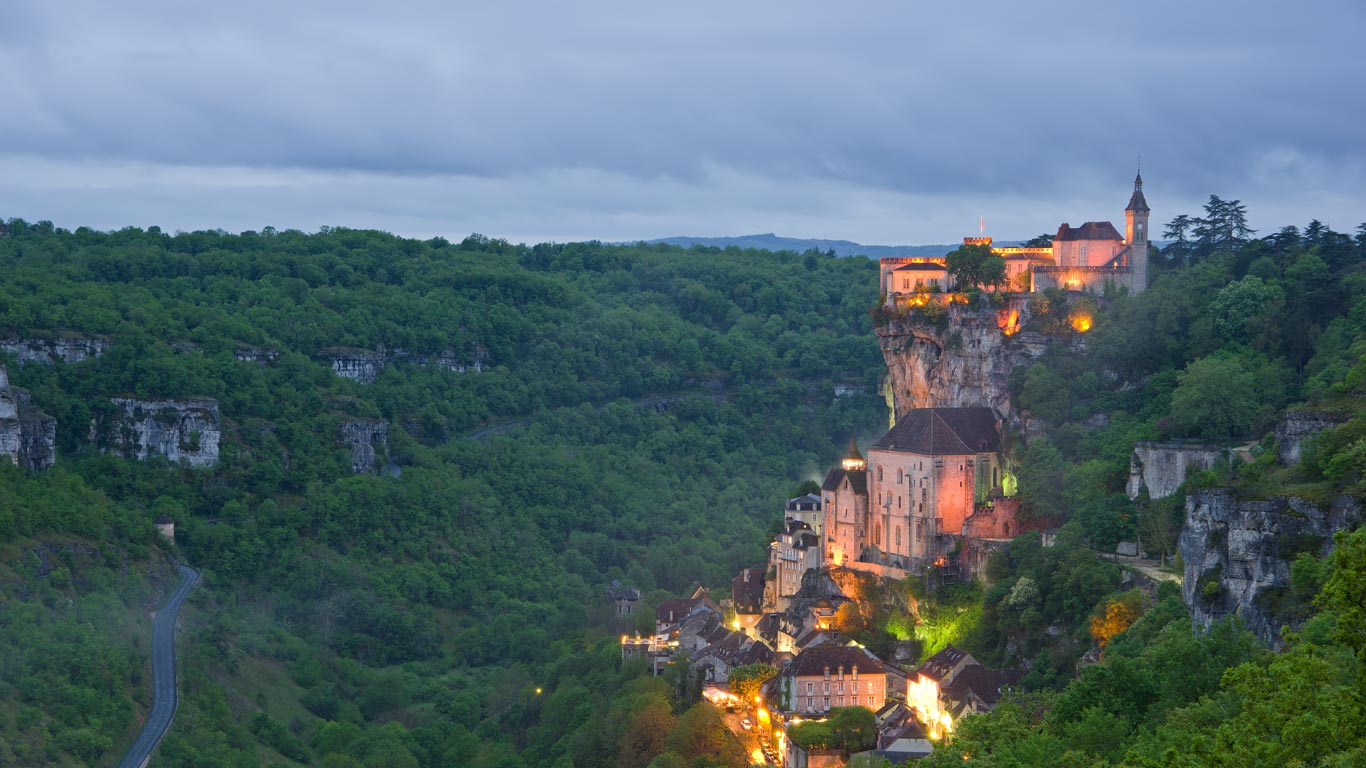 Village de Rocamadour au coucher du soleil, Lot, Occitanie (© Iñigo Fdz de Pinedo/Getty Images)(Bing France)