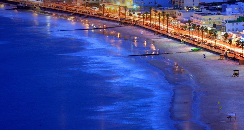 Aerial view of Piriápolis waterfront and promenade, Uruguay (© Bernardo Galmarini/Alamy) &copy; (Bing Canada)