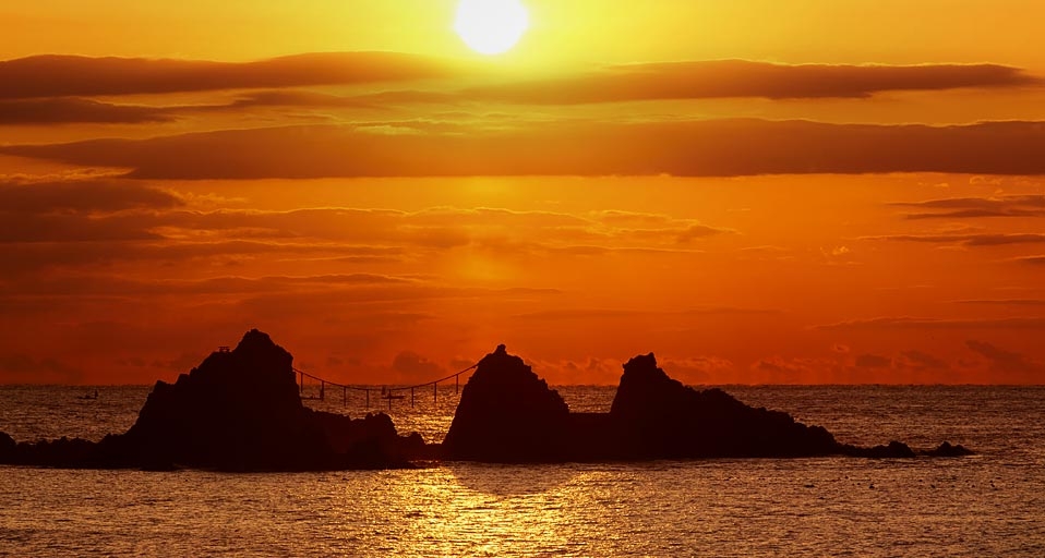 ｢三ツ石｣神奈川, 真鶴岬 (© JTB Photo/Japan Travel Bureau/Photolibrary) &copy; (Bing Japan)