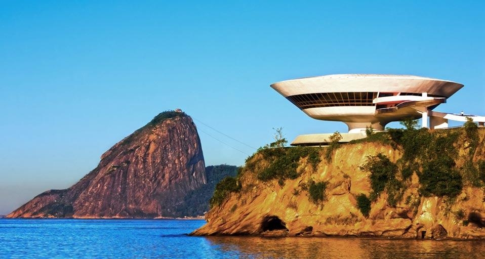 Museu de Arte Contemporânea, Niteroi, Brazil (© Franck Camhi/Age fotostock) &copy; (Bing United Kingdom)