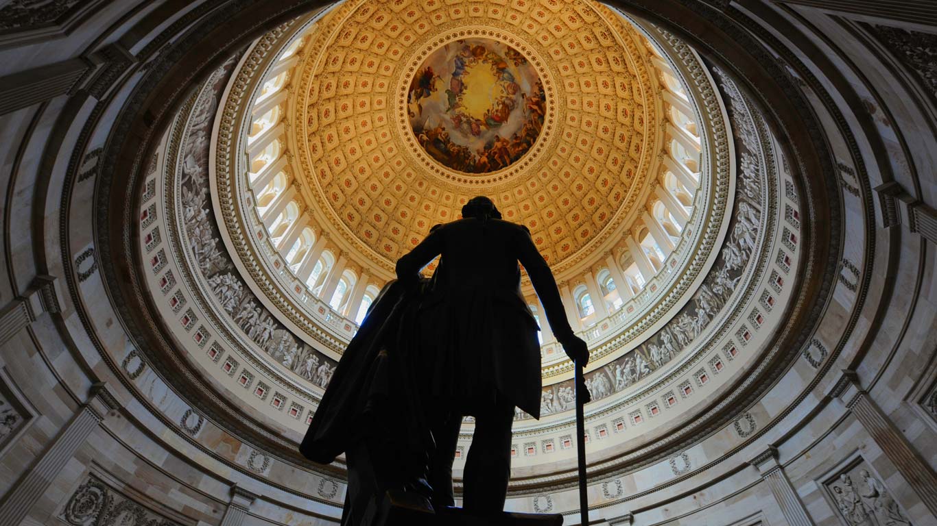 Bronze statue of George Washington in the Capitol rotunda in Washington, DC (© Michael Reynolds/Corbis)(Bing United States)