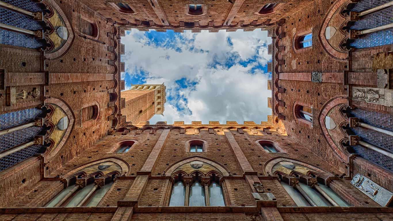 Palazzo Pubblico in Siena, Tuscany, Italy (© Joseph Calev)(Bing United Kingdom)