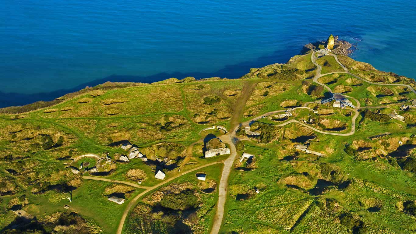 Pointe du Hoc, Cricqueville-en-Bessin, France (© Francis Cormon/Getty Images)(Bing United Kingdom)