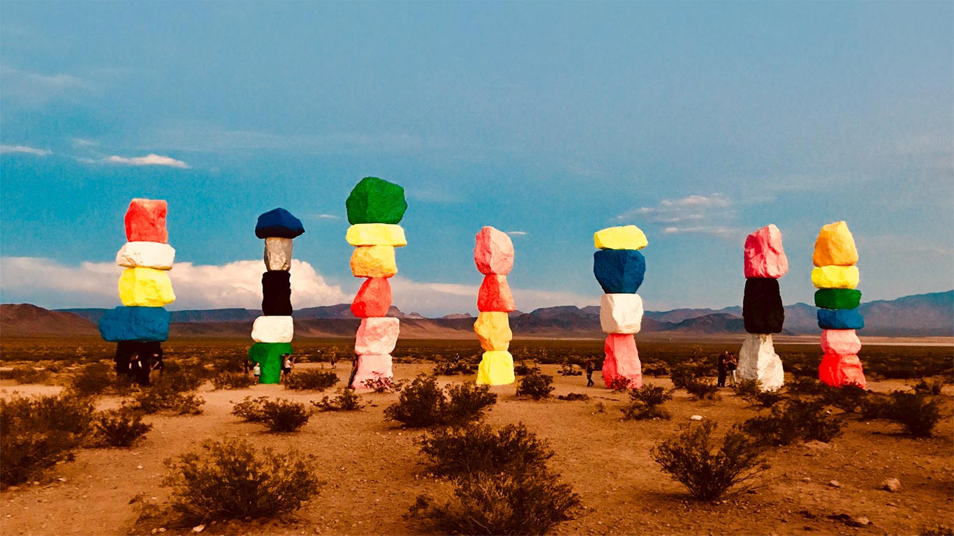 Seven Magic Mountains art installation, Jean Dry Lake, Nevada, USA (© Renz Alfonso Dela Pena)(Bing United Kingdom)