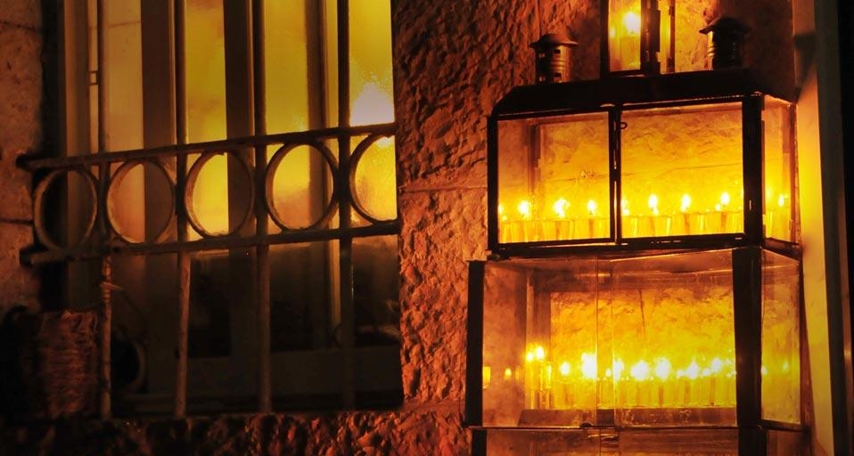 Candles in front of a front door during Hanukkah, Jerusalem, Israel (© imagebroker.net/Superstock) &copy; (Bing Canada)