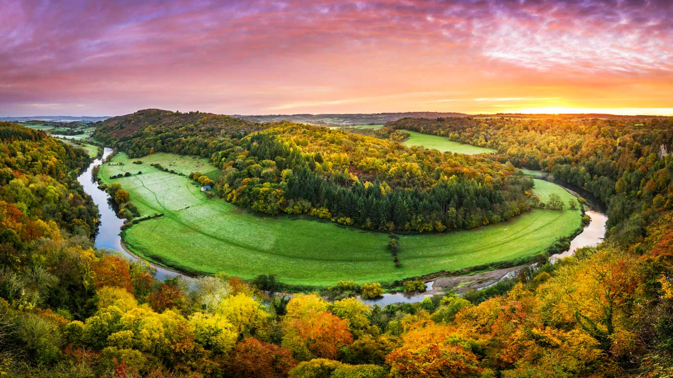 Symonds Yat Rock overlooking the River Wye (© Ahmad Alsharhan/Alamy)(Bing United Kingdom)
