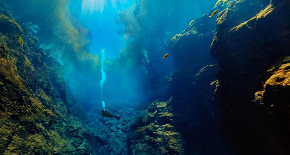 Underwater view of Lagoa Misteriosa (Mysterious Lagoon) in Jardim, Brazil (© Marcio Cabral/360cities.net)(Bing United Kingdom)