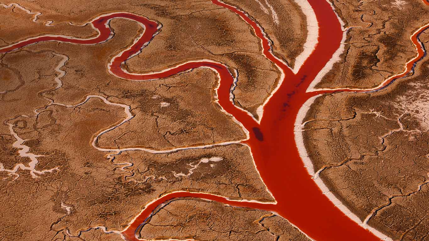 Salt flats in San Francisco Bay, California, USA (© Art Wolfe/Mint Images)(Bing United Kingdom)