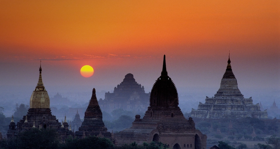Ancient city of Bagan, Myanmar (© Philippe Body/Hemis/Corbis) &copy; (Bing Canada)