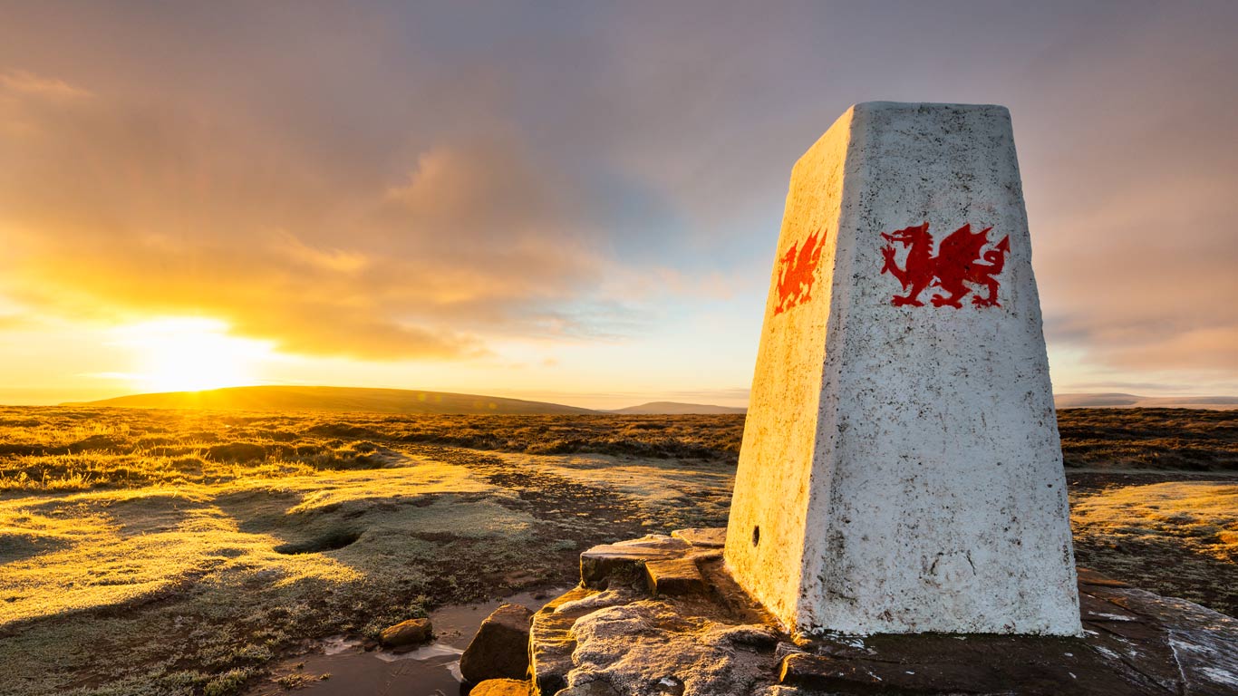 Hay Bluff in the Black Mountains, Brecon Beacons National Park, Wales (© Justin Foulkes/SIME/eStock Photo)(Bing United Kingdom)