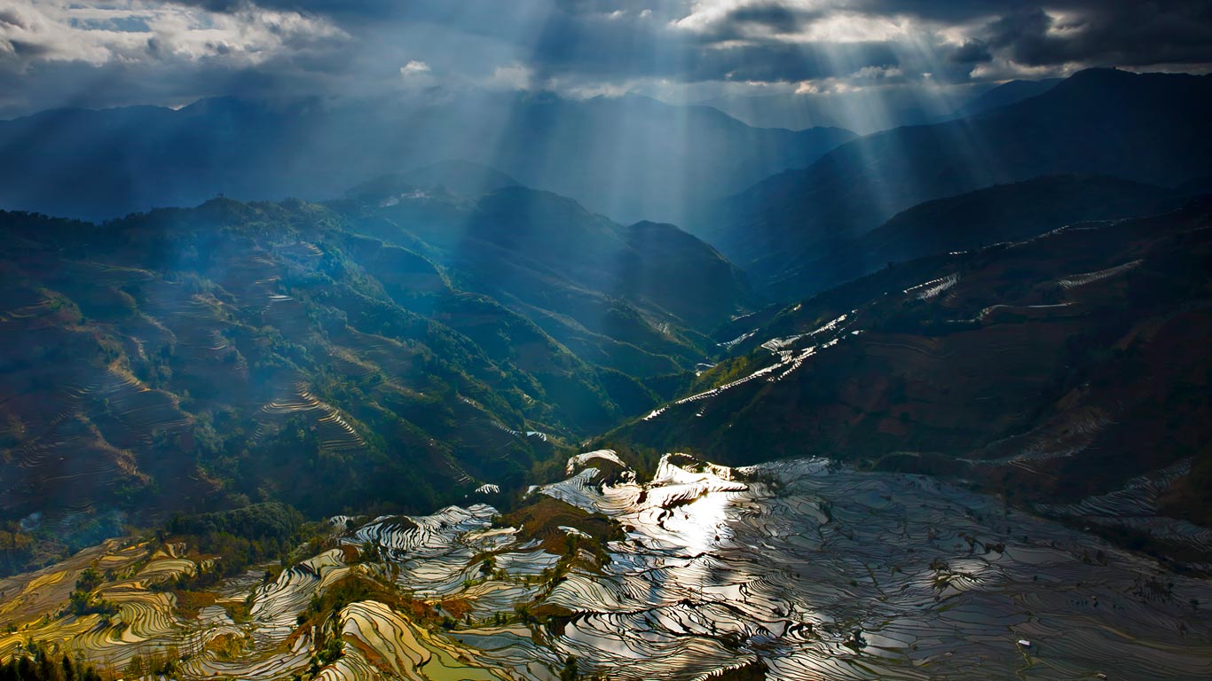 Sunlight reflecting on rice paddy terraces, Yuanyang County, China (© Eastphoto/age fotostock)(Bing United Kingdom)