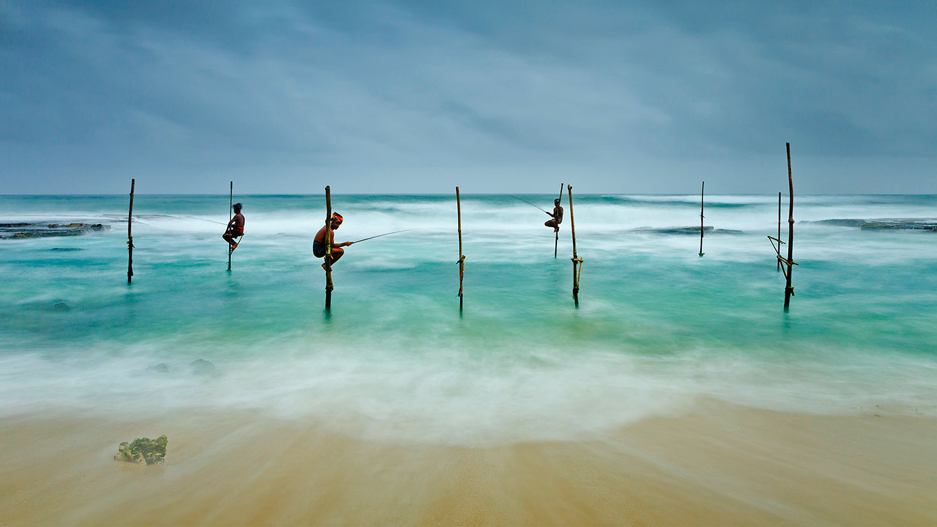 Stilt fishing in Koggala, Sri Lanka (© Kimberley Coole/Getty Images)(Bing United Kingdom)