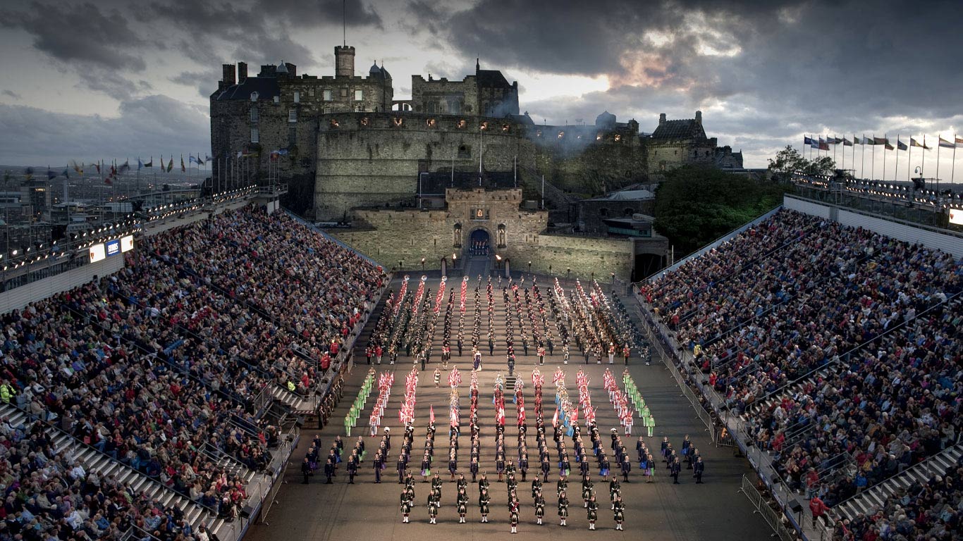 The Royal Edinburgh Military Tattoo, Scotland (© Martin Scott Powell/Gallery Stock)(Bing United Kingdom)
