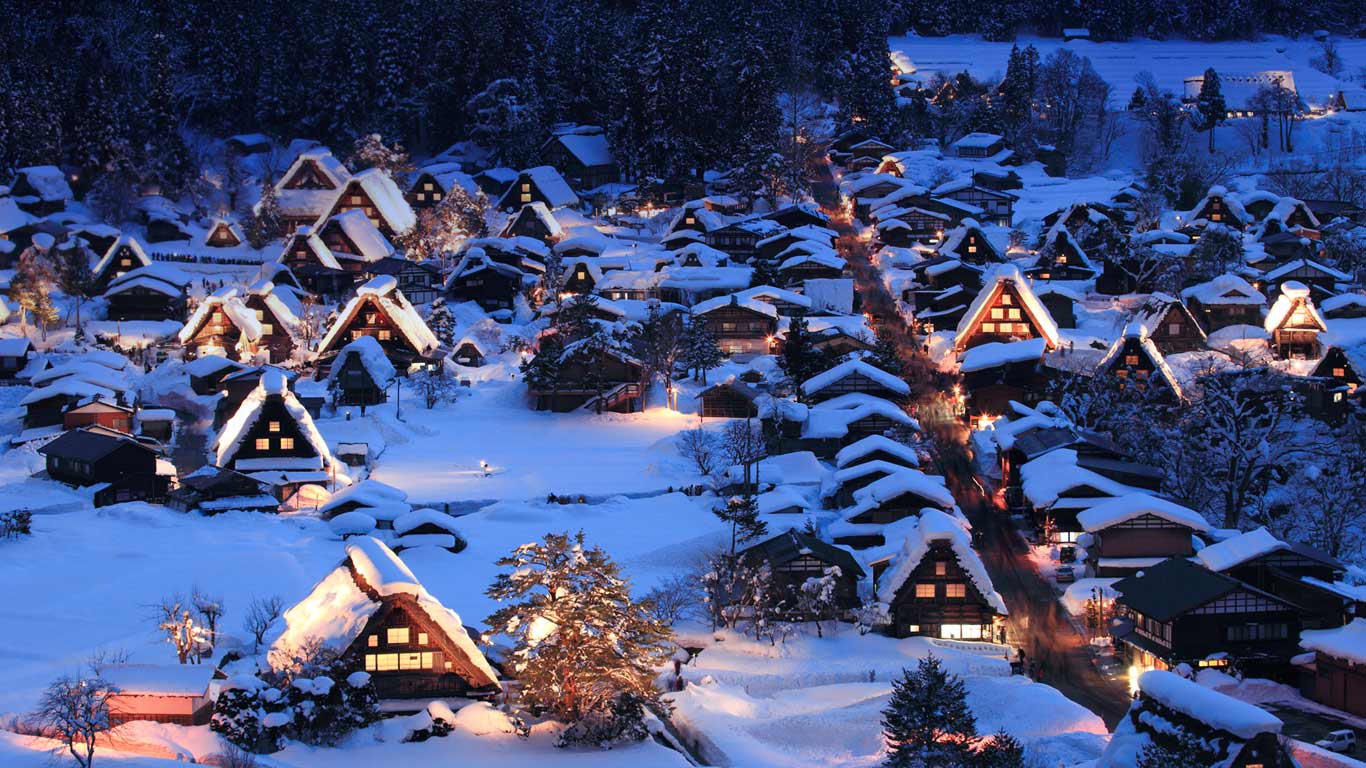 ｢白川郷のライトアップ｣岐阜, 白川村 (© Hung Wei/Shutterstock)(Bing Japan)