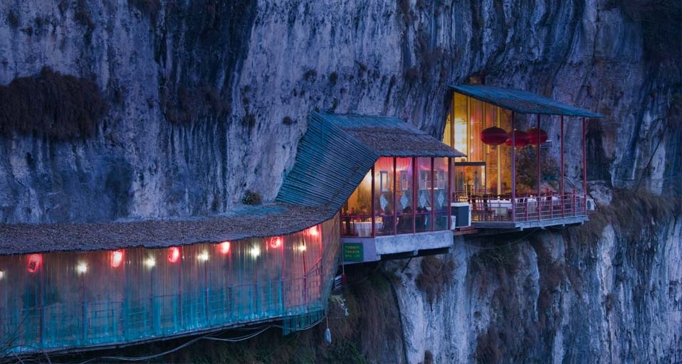 Restaurant near Sanyou Cave above the Chang Jiang river, Hubei , China -- Walter Bibikow/Corbis &copy; (Bing United Kingdom)