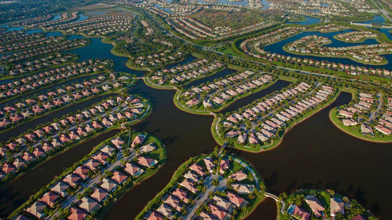 Housing development, West Palm Beach, Florida, USA (© Paul Nicklen/Corbis)(Bing United Kingdom)