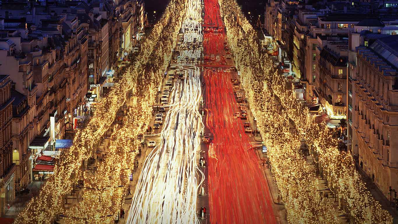 Champs-Élysées, Paris, France (© tpgimages/Panorama Stock)(Bing United Kingdom)
